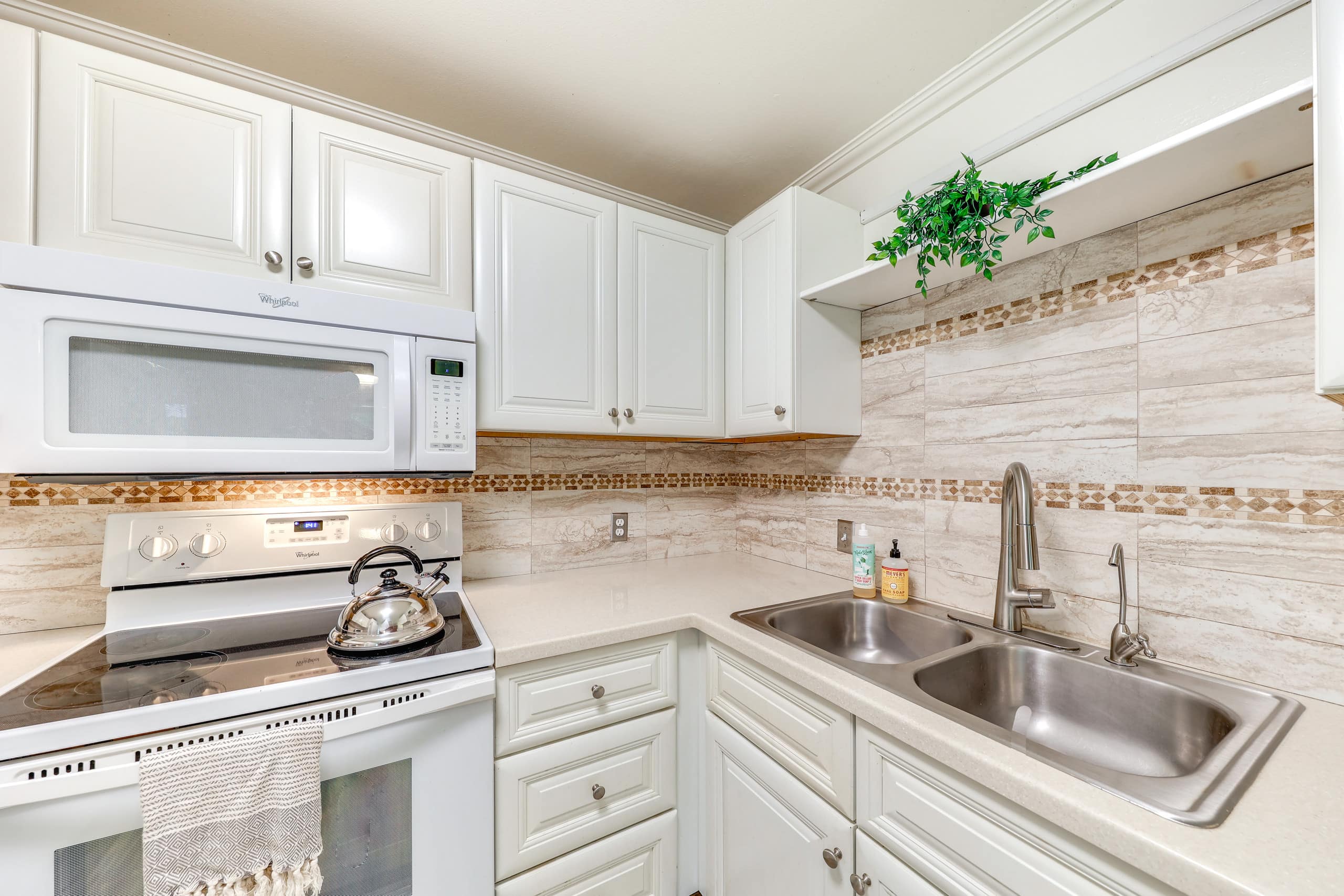 Condo in Princeville · ★4.84 · 2 bedrooms · 2 beds · 2 shared baths - Image 11