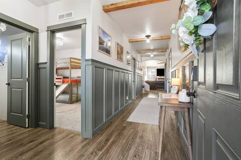 Large Home Retreat 5bed+Enclave1bed!GYM+HOTUB+BBQ