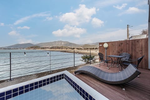 M102, a healing space where the Namhae sea blends (ocean view/individual spa/individual barbecue)