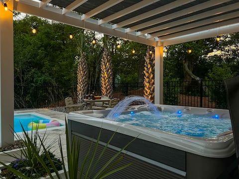 LUXE Beach Escape | Spa~Golf Cart~Firepit~Bicycles