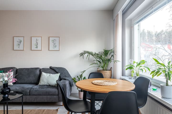 Bright & Cozy, Renovated Studio in the Center