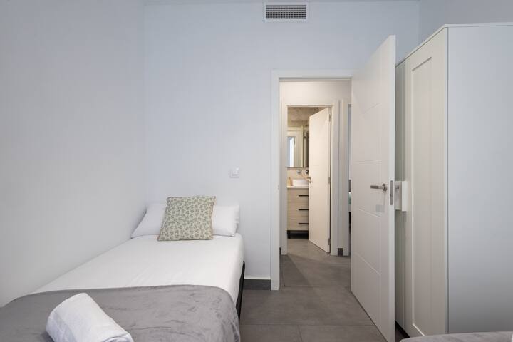 The Patraix Apartment 01 by Florit Flats gallery image 4