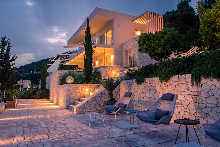 Exuberant Villa With Luxury Modern Design - Kalami