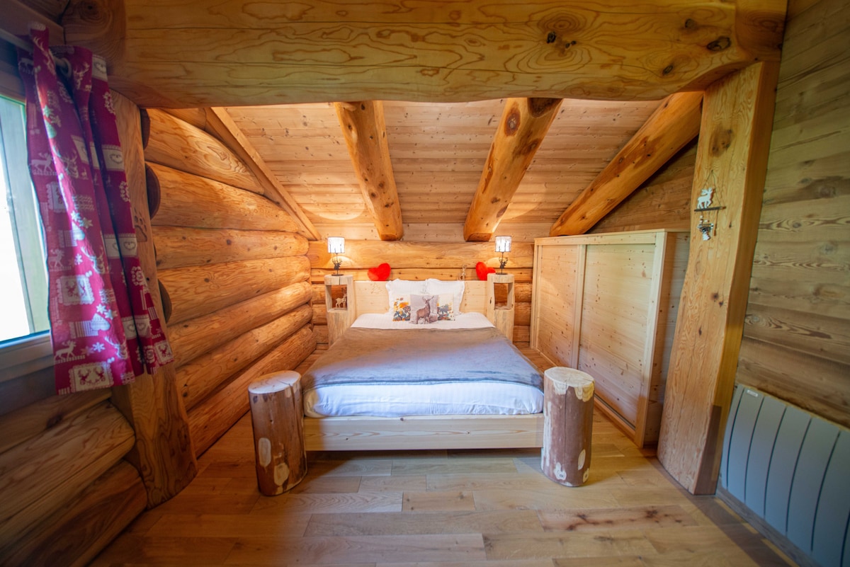 ห้องพักมีสไตล์พร้อมเตียงคู่เหมาะสำหรับการนอนหลับพักผ่อนอย่างเต็มที่