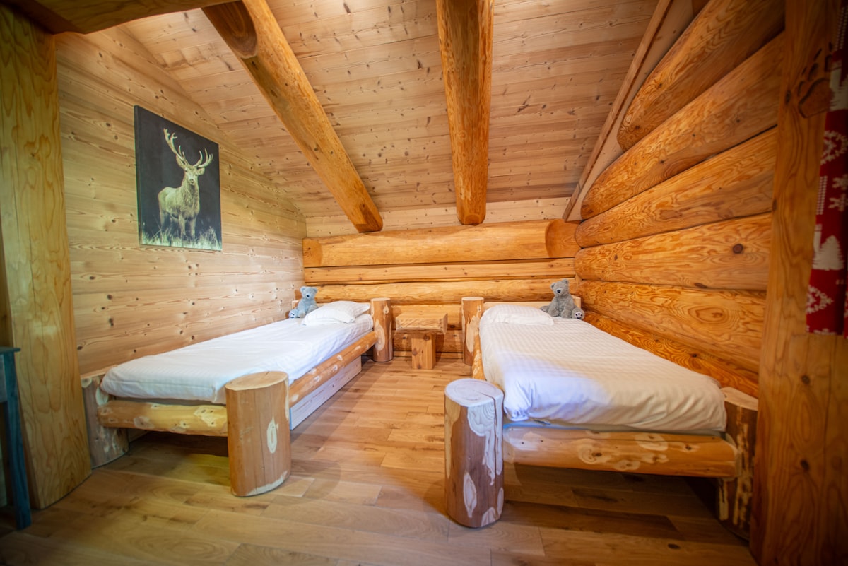 ห้องพักกว้างขวางพร้อมเตียงเดี่ยว 2 เตียงเหมาะสำหรับครอบครัวหรือเพื่อนๆ