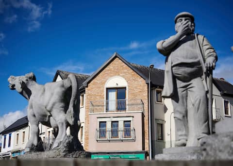 Market Place Four Bedroom Apartment in Ennis Town