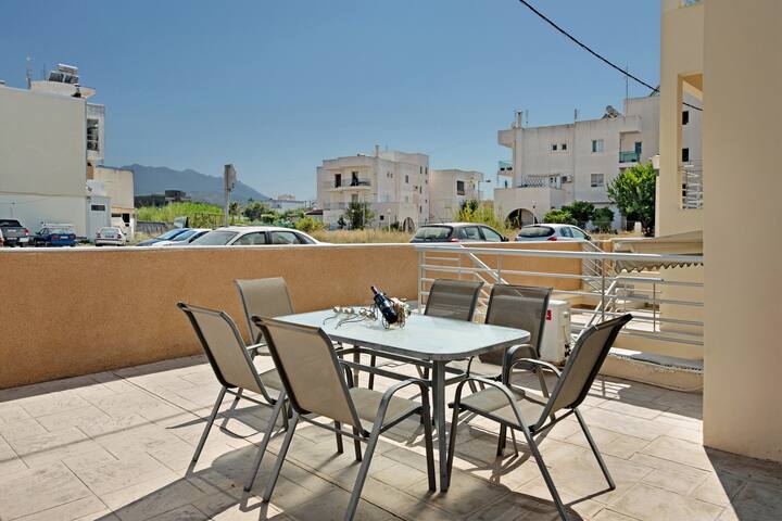 Theo and Ms Luxurious Apartments