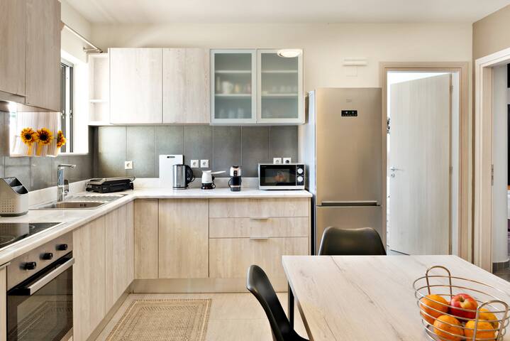 Theo and Ms Luxurious Apartments gallery image 5