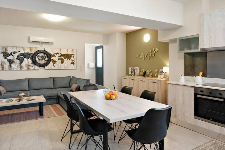 Theo and Ms Luxurious Apartments gallery image 2