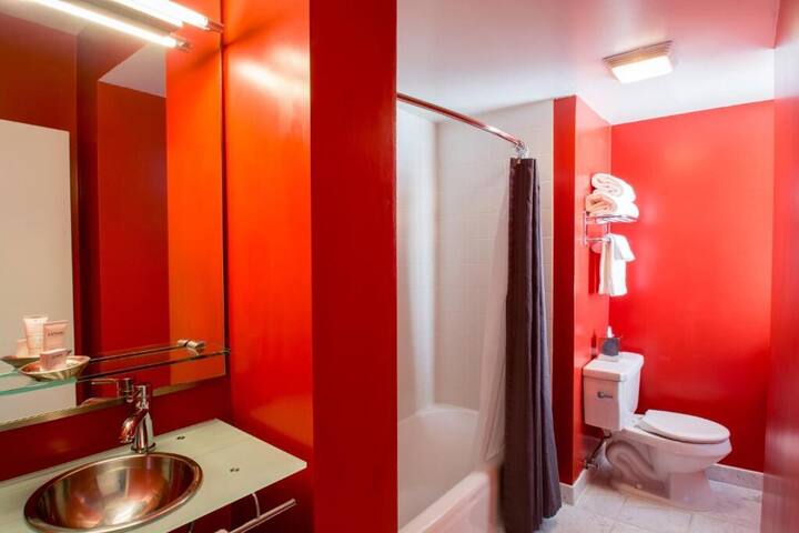 Lake View, Pop Culture, City Highlights | 3 Units gallery image 5