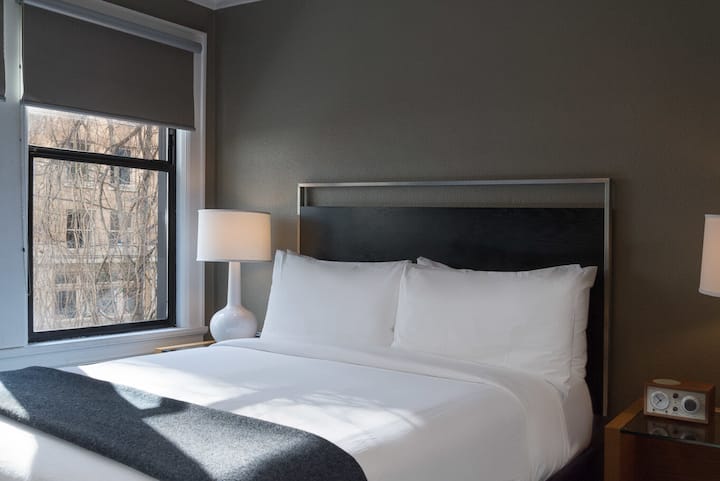 Unit with comfortable bed