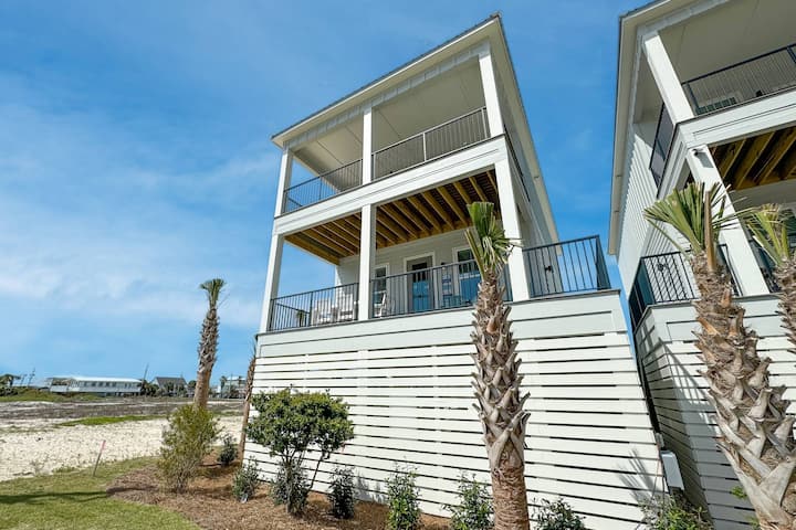 The Waves Cottage | Pool + Beach Access - Gulf Shores, AL