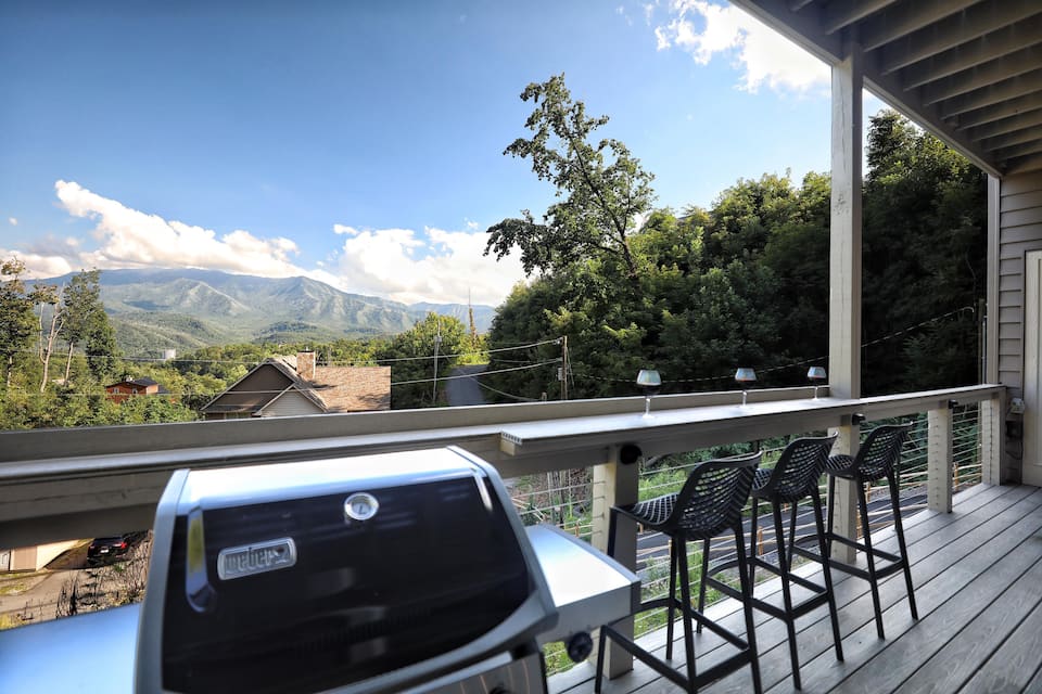 Heaven's Playhouse, a contemporary cabin facing Mt. LeConte, Gatlinburg, Tennessee, United States, photo 9 of 10