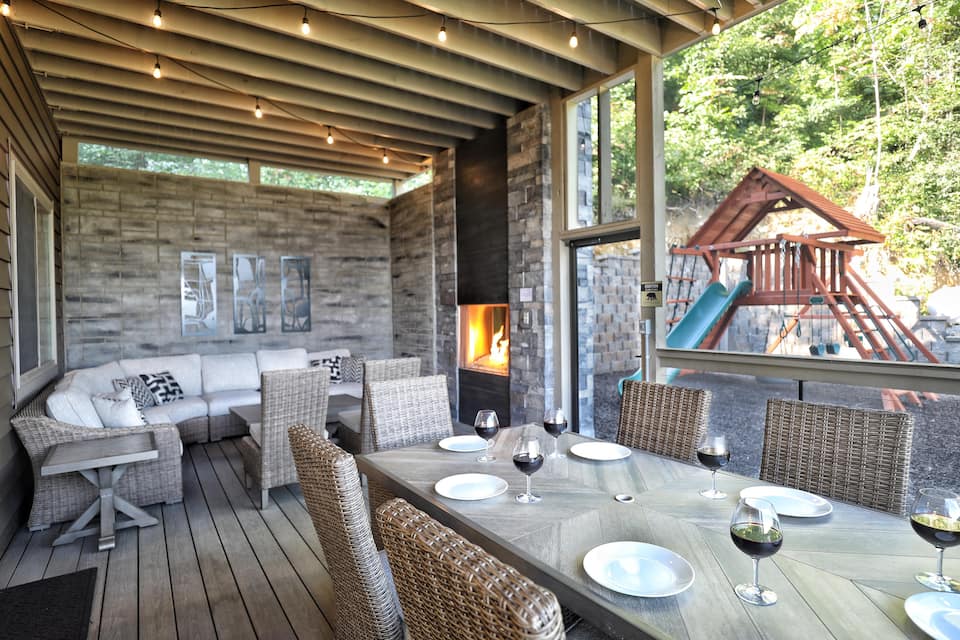 Heaven's Playhouse, a contemporary cabin facing Mt. LeConte, Gatlinburg, Tennessee, United States, photo 6 of 10