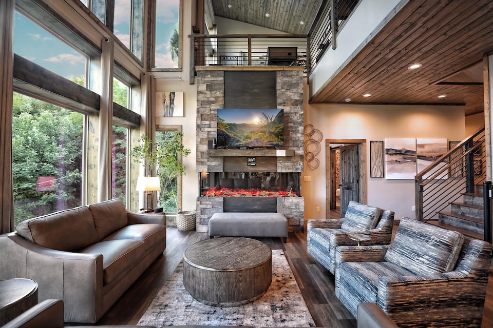 Heaven's Playhouse, a contemporary cabin facing Mt. LeConte, Gatlinburg, Tennessee, United States, photo 10 of 10