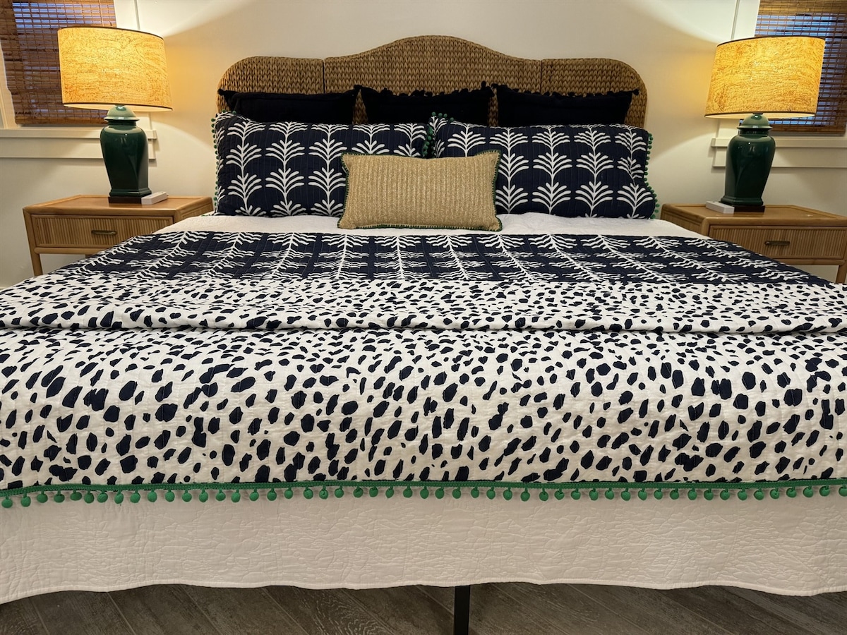 Спалня Master En Suite на 1 - ви етаж - плъзгащи се врати към проверената веранда