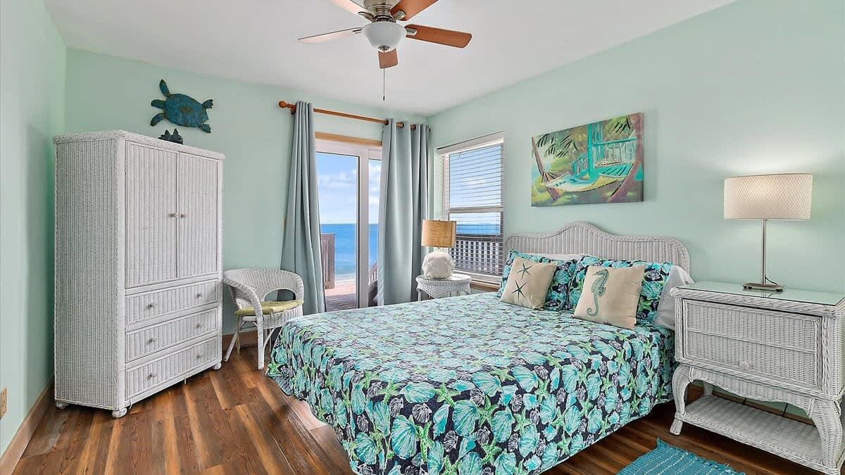 Спалня до плажа – първи етаж