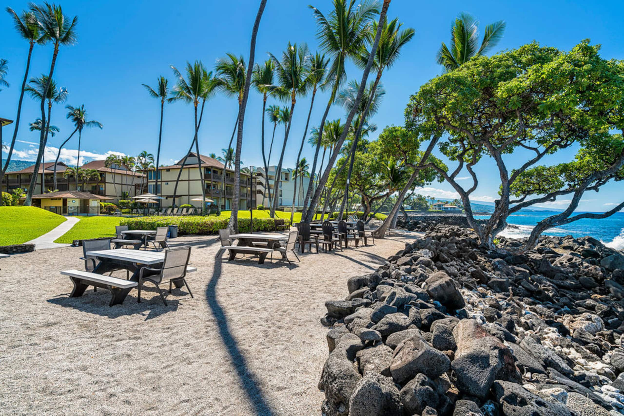 Condo in Kailua-Kona · ★4.67 · 1 bedroom · 2 beds · 1 bath - Image 32