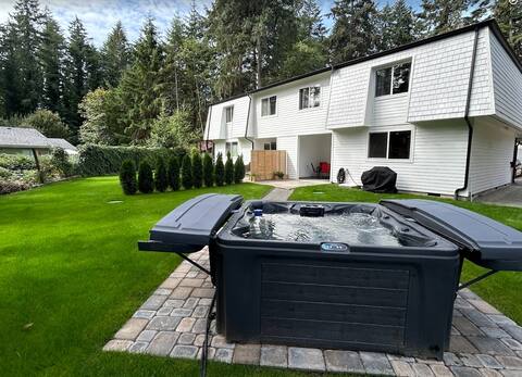 NEW! Hot Tub, 3 BR, Sleeps 6, BBQ, Office, Dogs OK