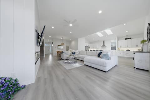 Top performing Airbnb: New Elegant Coastal Cottage by Beach & State Park in Carolina Beach
