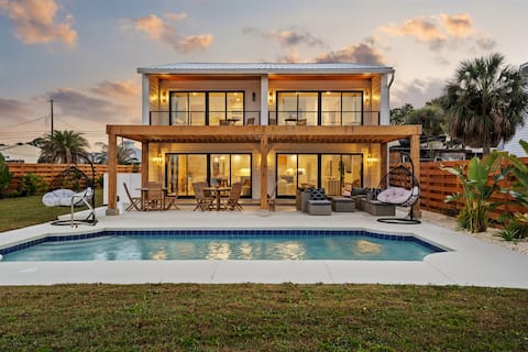 Gorgeous Waterfront Luxury Beach House Sleeps 16,