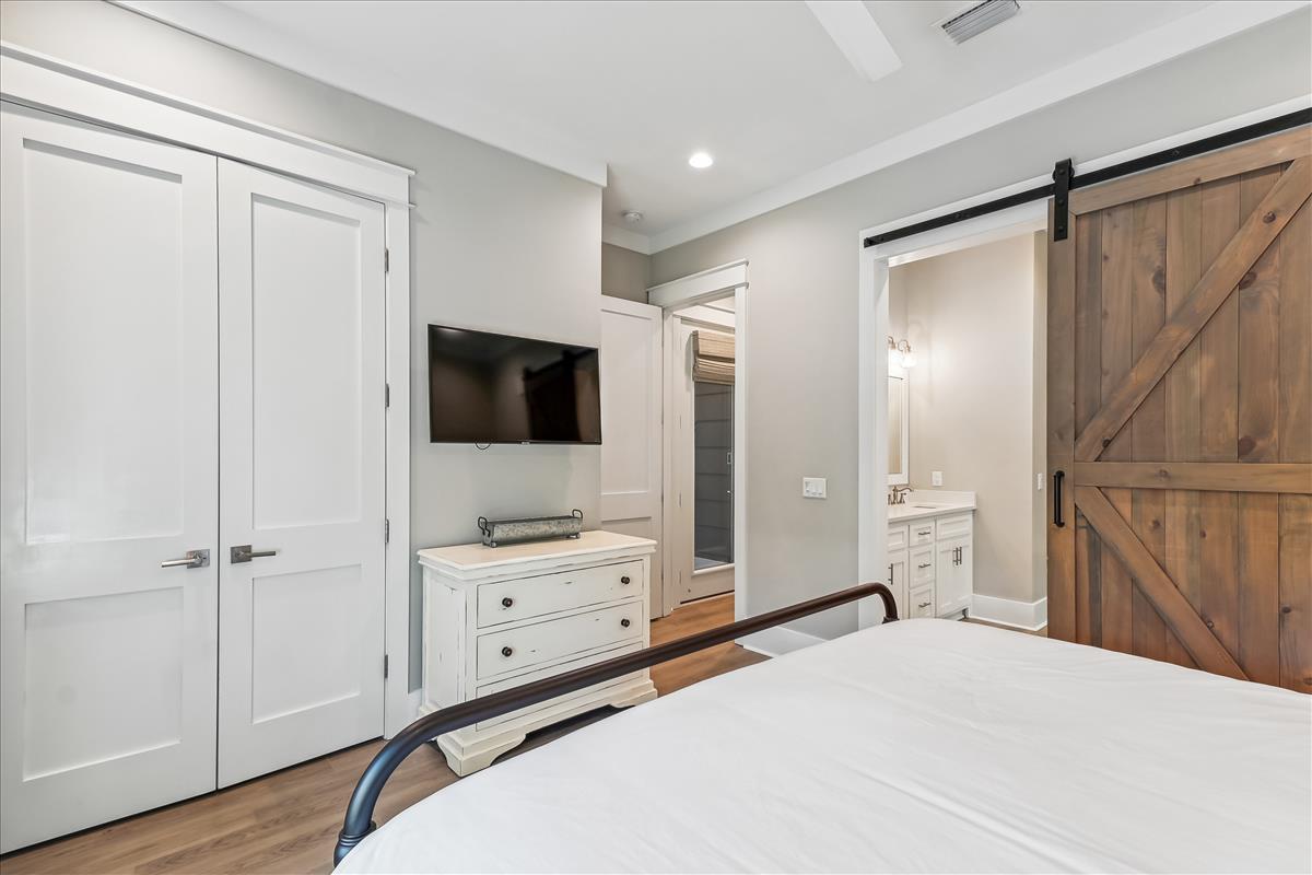 King Guest Suite - opremljen TV-om ravnog ekrana