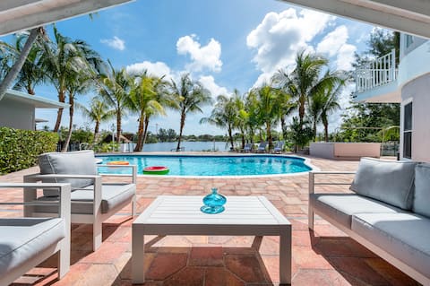 Tropical Waterfront Family Oasis - Near Aventura