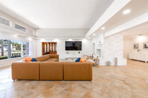 Top performing Airbnb: Tropical Waterfront Gem Near Aventura & The Beach in Ojus