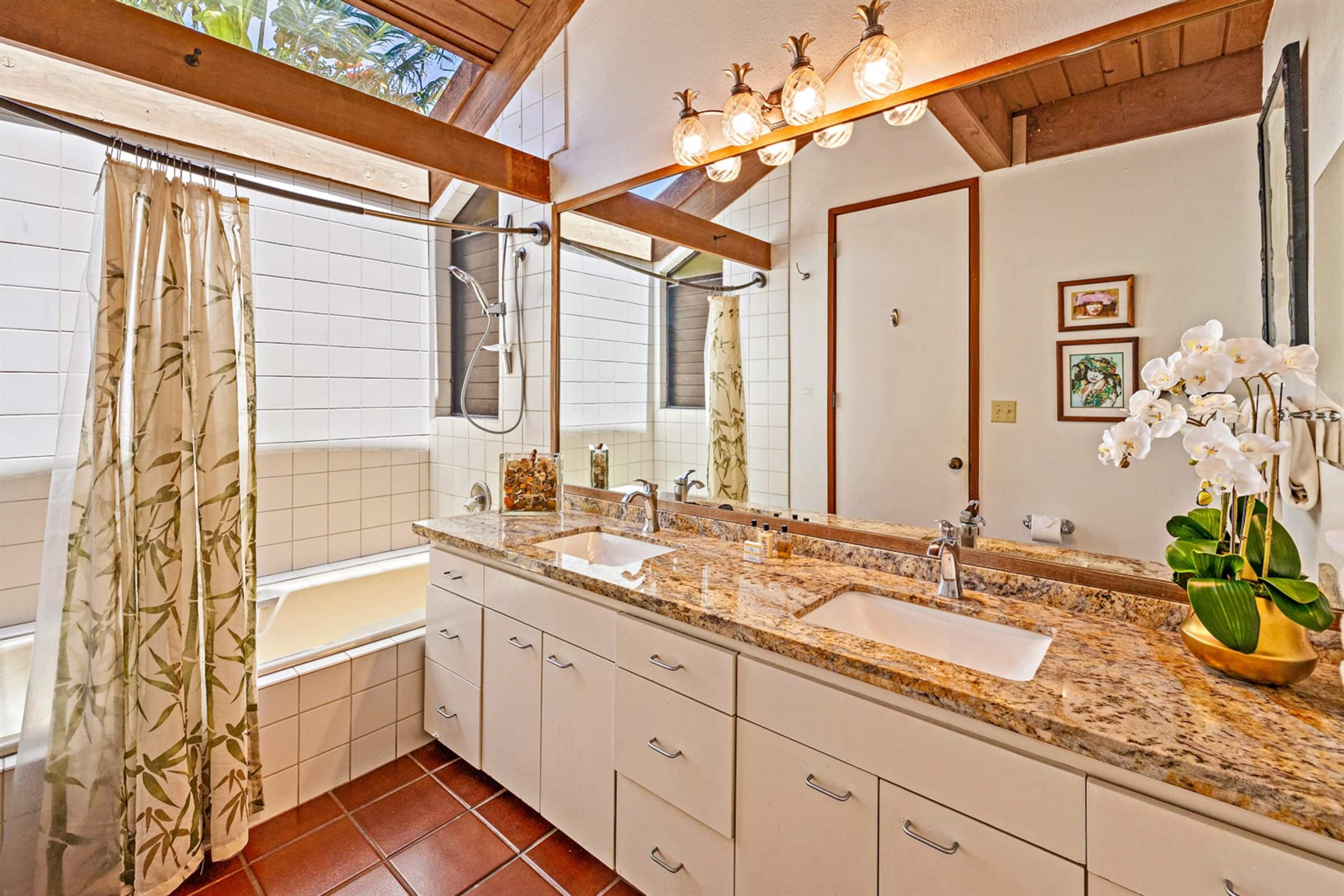 Condo in Lahaina · ★5.0 · 3 bedrooms · 6 beds · 3 baths - Image 28