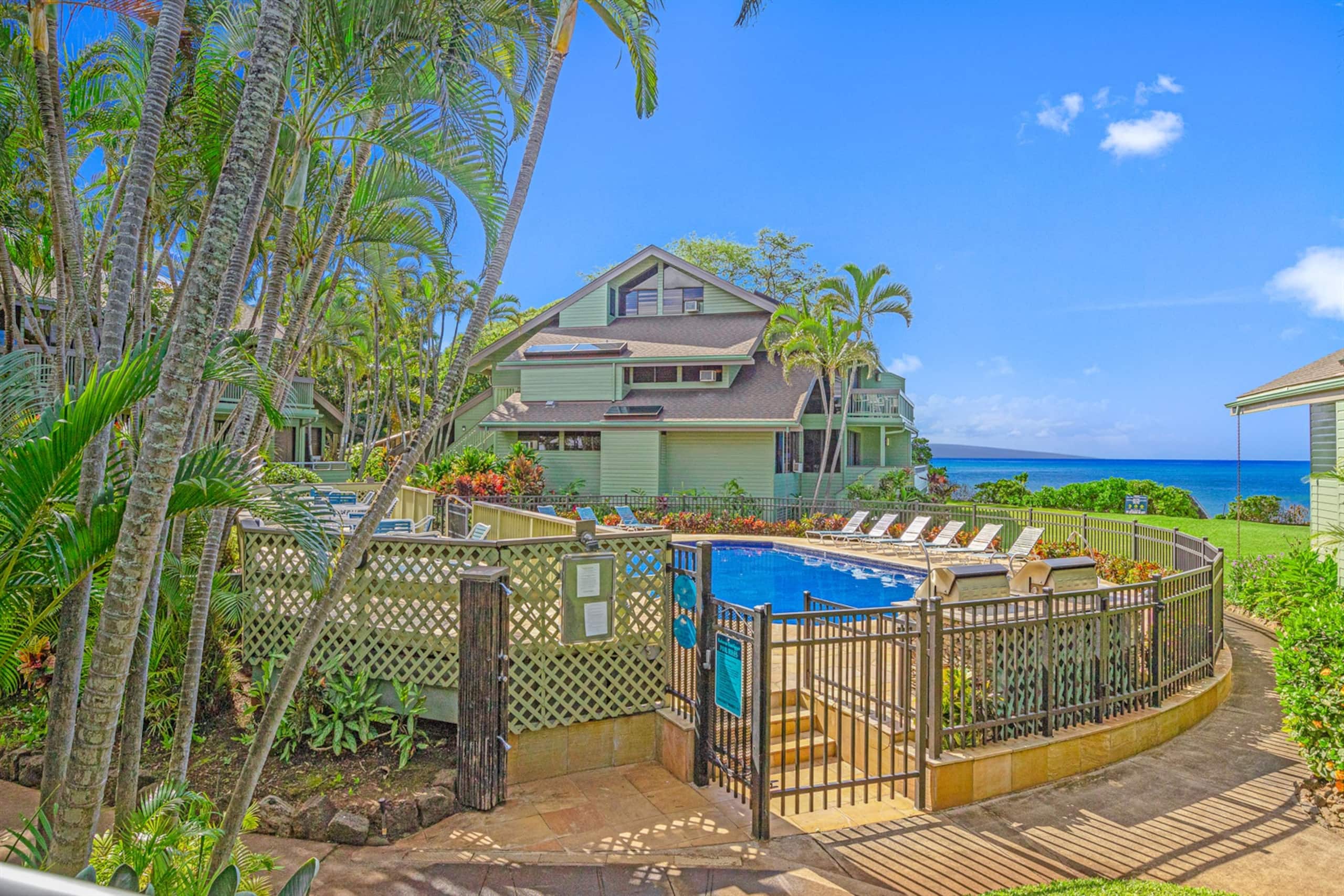 Condo in Lahaina · ★5.0 · 3 bedrooms · 6 beds · 3 baths - Image 42