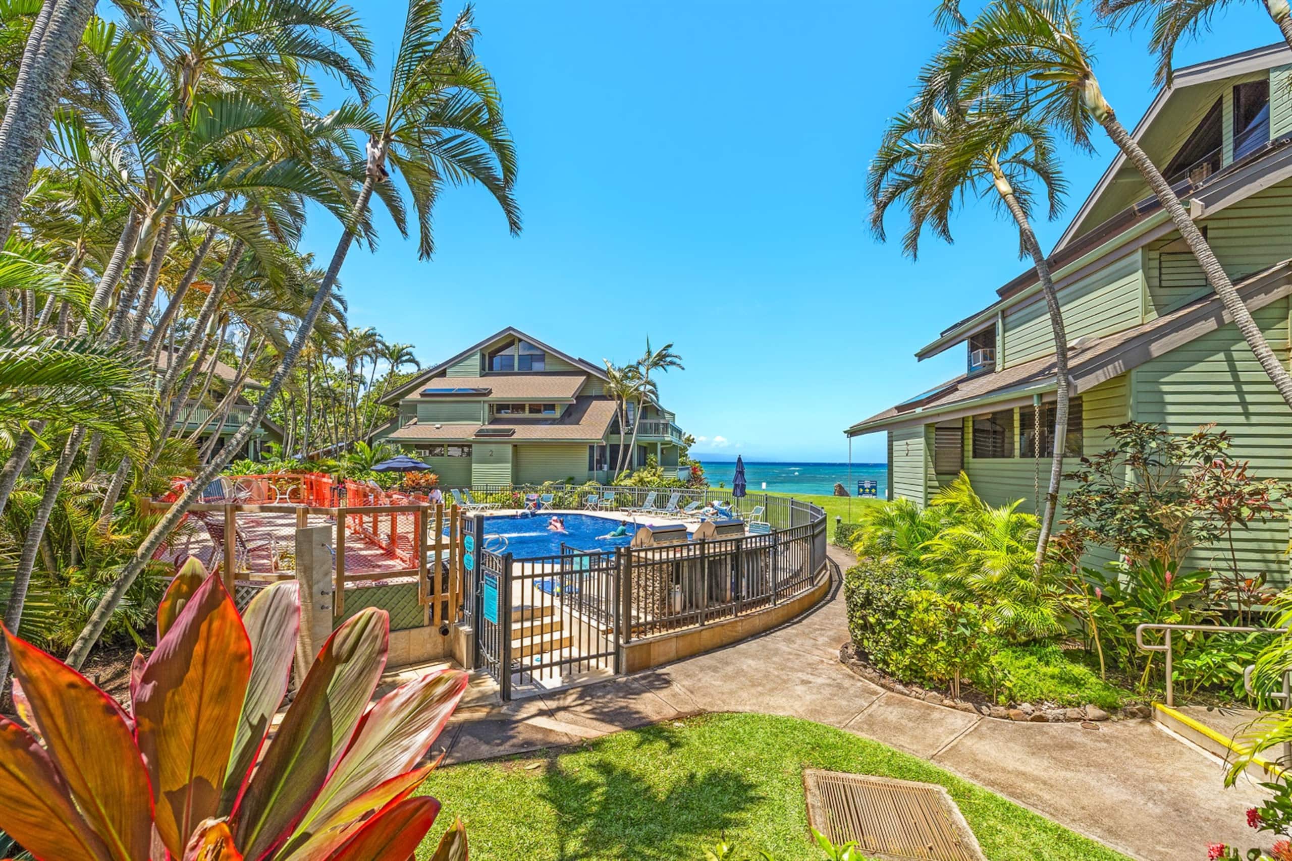 Condo in Lahaina · ★5.0 · 3 bedrooms · 6 beds · 3 baths - Image 12