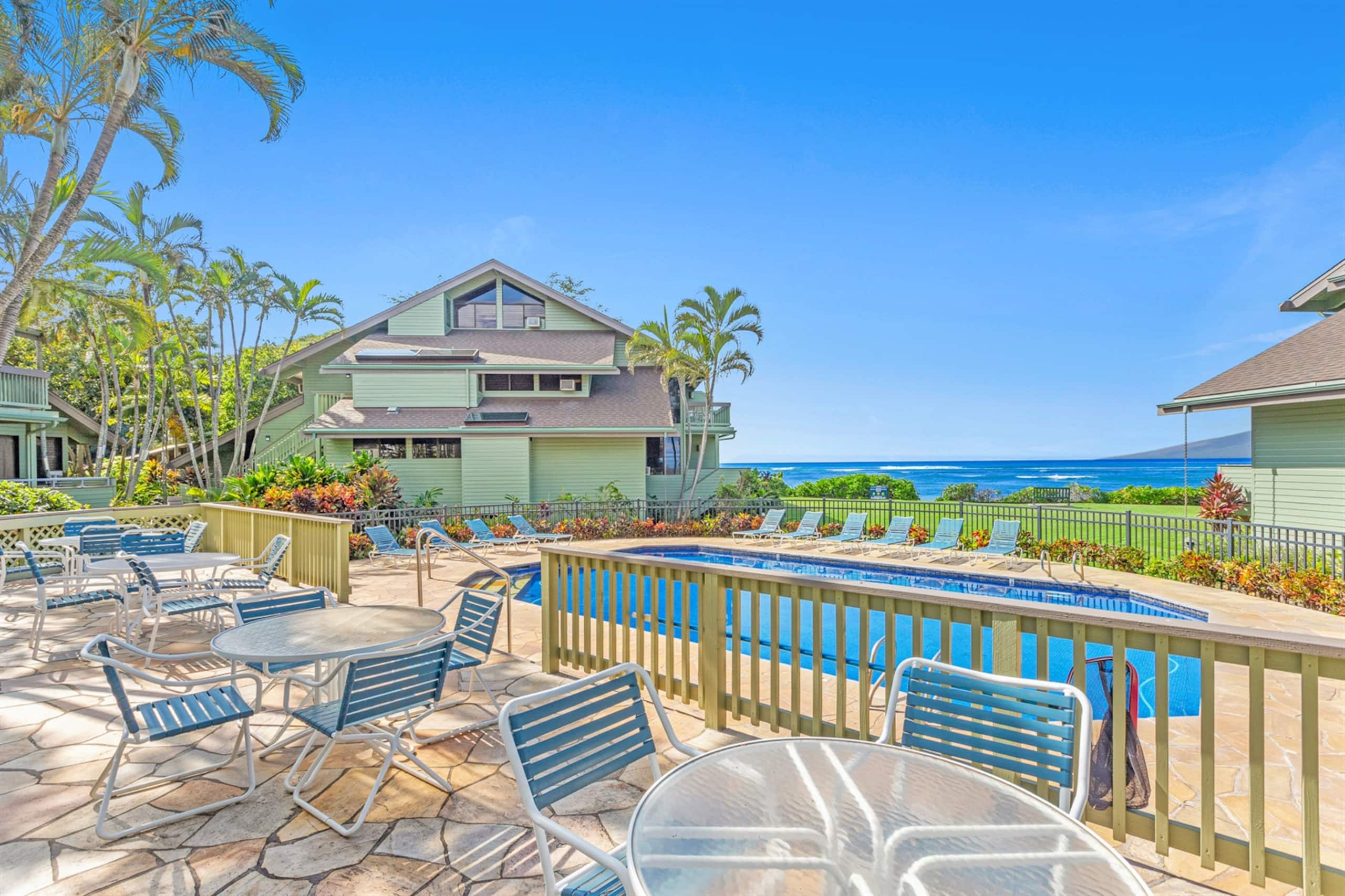 Condo in Lahaina · ★5.0 · 3 bedrooms · 6 beds · 3 baths - Image 45