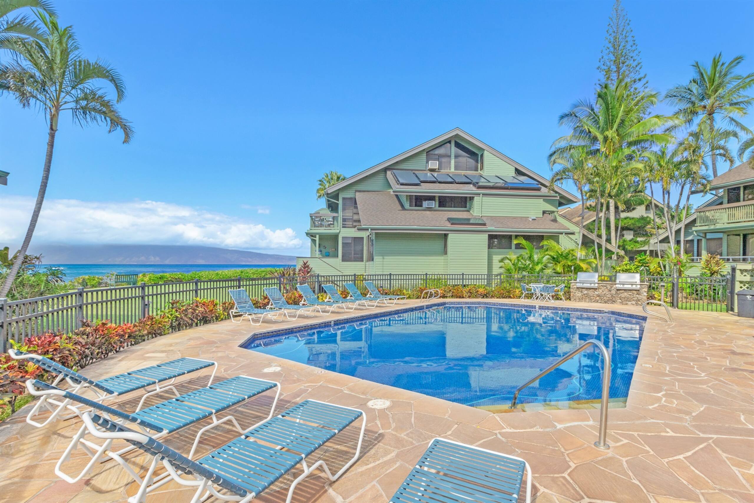 Condo in Lahaina · ★5.0 · 3 bedrooms · 6 beds · 3 baths - Image 43