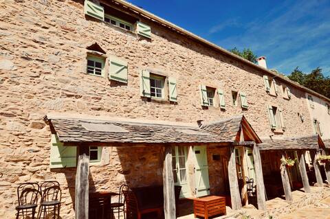 Les Coumayres, family friendly farmhouse with pool