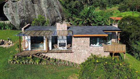 Cabana Rinoceronte - tub overlooking Pedra