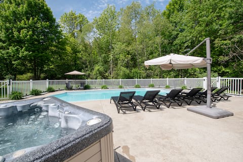 Pool, Hot Tub & Screened Porch w/Fireplace
