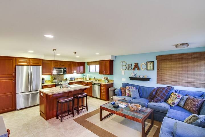 Surf & Sand | 3BR Mission Beach Steps to Shore gallery image 3