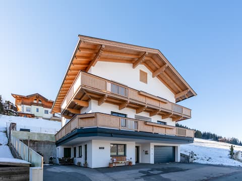 Leistungsstarkes Airbnb: Modern apartment with terrace and stunning view in Hopfgarten Im Brixental