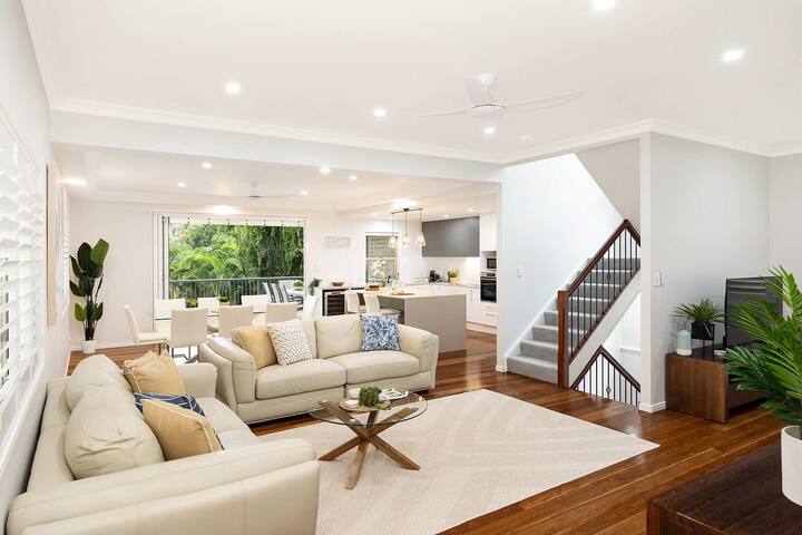 Large Family Pool Home in Taringa|6km to CBD|Pets