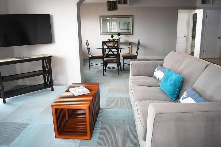 Large 2BR Suite at La Jolla Cove Hotel! Oceanview! gallery image 3