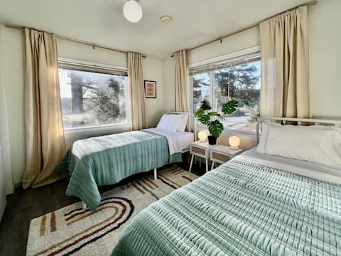 The Shoreline #1 - Ocean Views & Northern Lights