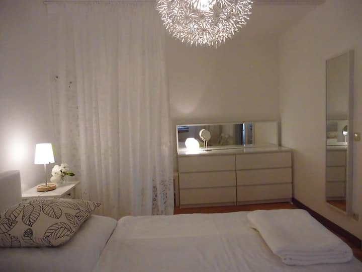 Castle park holiday apartment: bed room