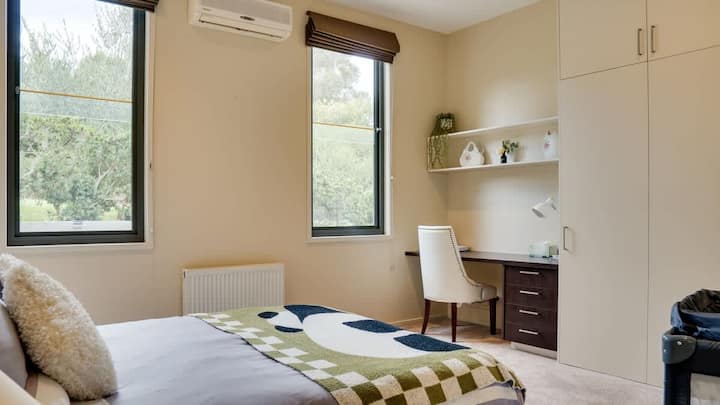 Comfortable and cozy room 2