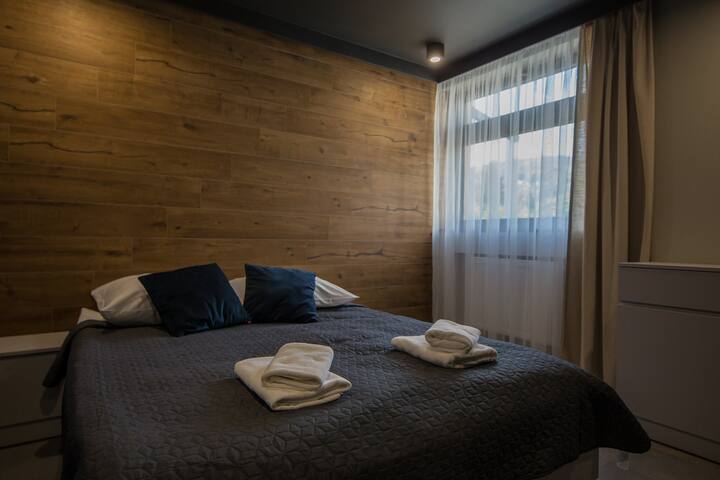 配有双人床的卧室