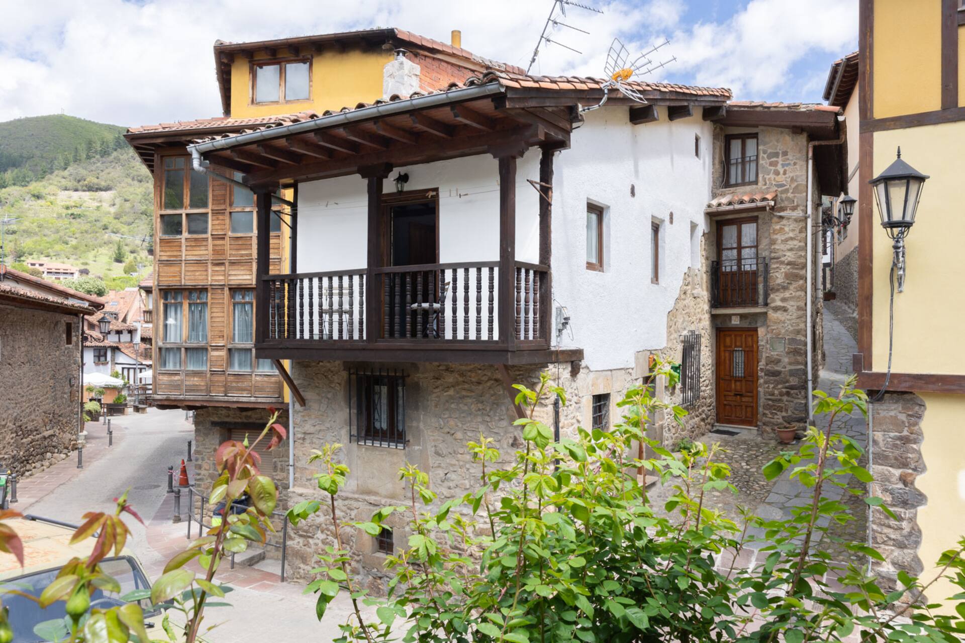 Ferienhaus 'Casa Raymonde' mit Bergblick, Balkon und Wi-Fi