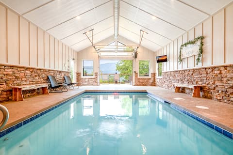 Extraordinary 4BD Cabin w/ POOL! Hot Tub +Fire Pit