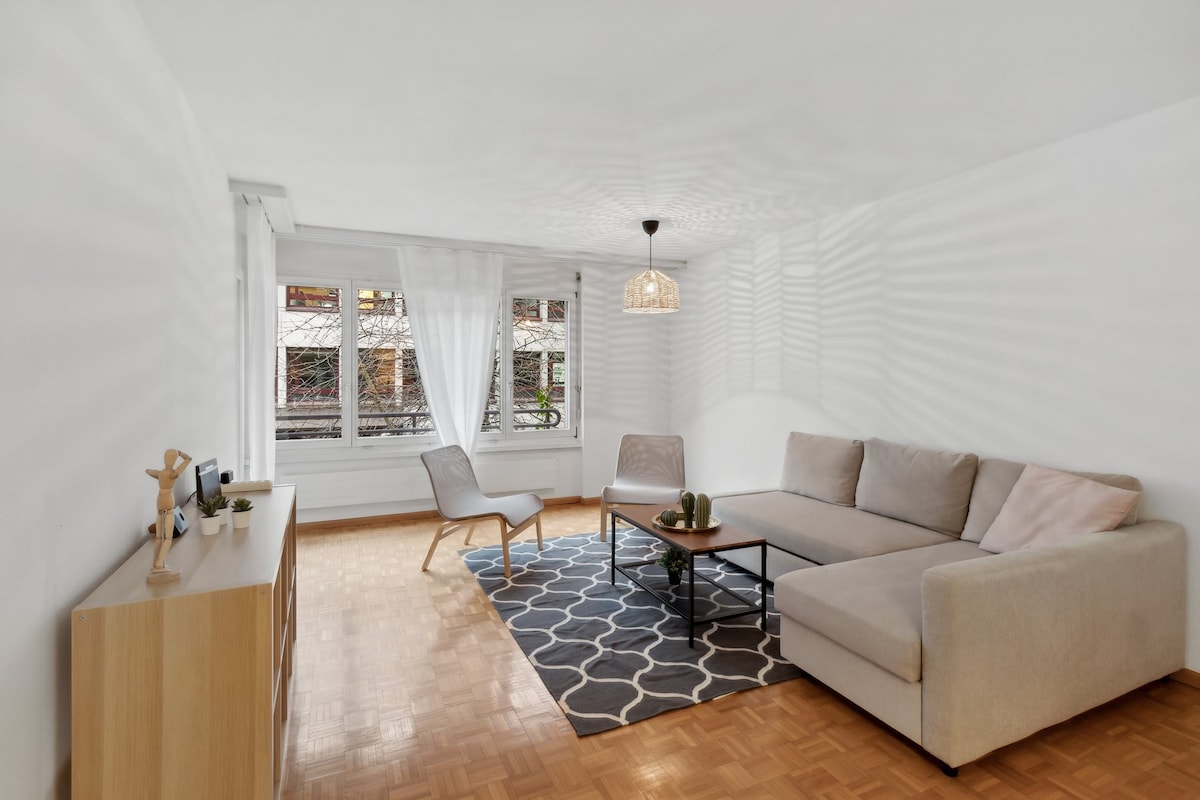 Top Airbnb: Apartment looking over Park in City Centre in Weinegg