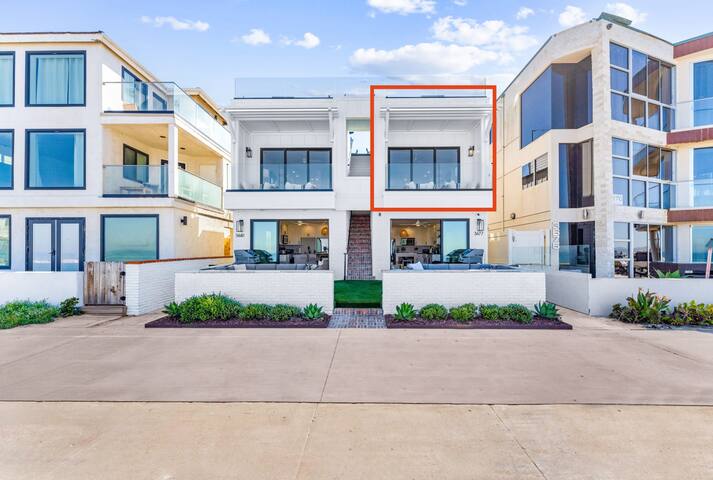 Luxury S Oceanfront Unit with Rooftop & Hot Tub – gallery image 4