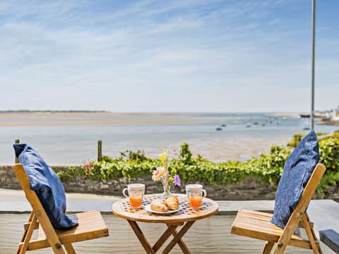 2 Bed in Aberdovey (DY011)