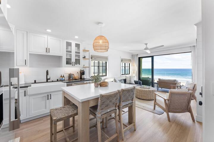 Entire Upper Oceanfront Masterpiece with Rooftop gallery image 3